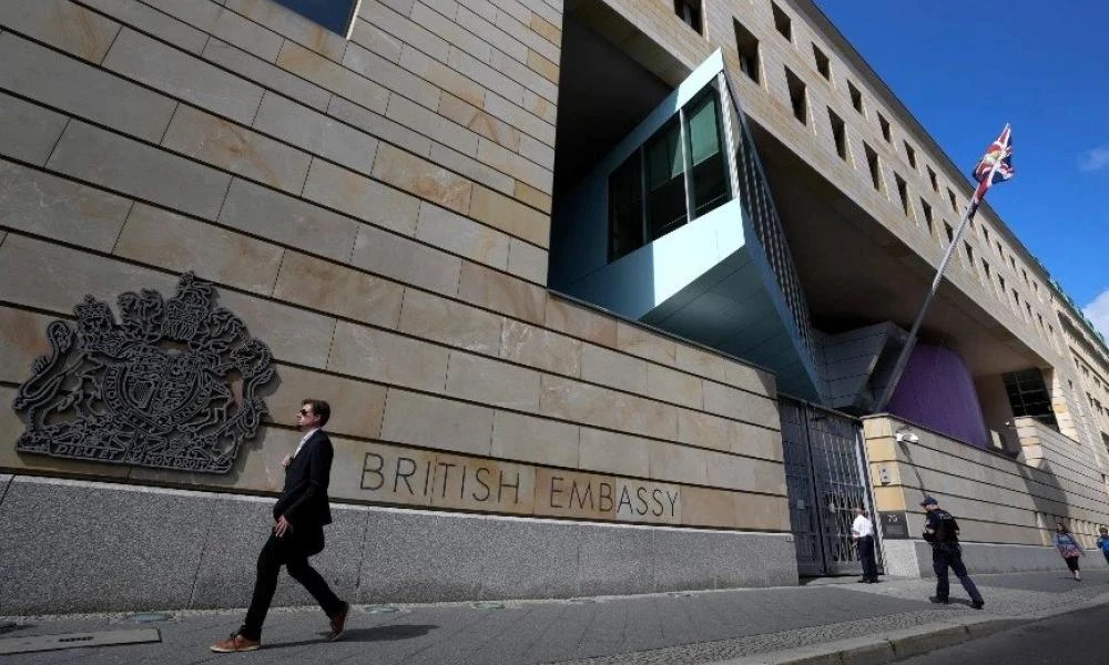 Βερολίνο: Φύλακας της βρετανικής πρεσβείας κατηγορείται για κατασκοπεία υπέρ της Ρωσίας